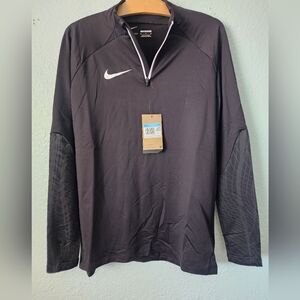 Nike Black Performance Jacket with Quarter-Zip Design